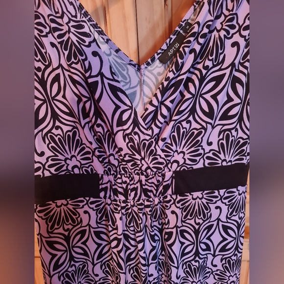 Apt 9 Double V Wrap Front Modern Floral Deco Print Size M - Picture 3 of 4